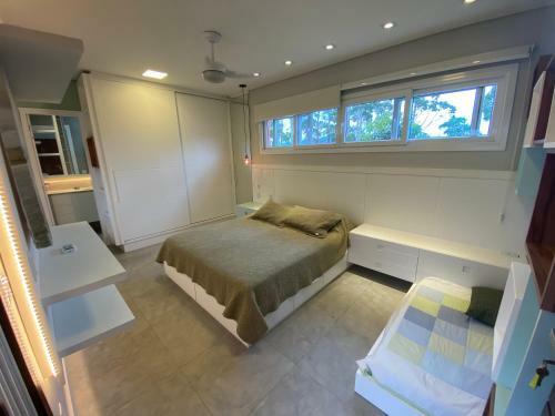 Casa Com Piscina E Spa Em Condominio A Beira Da Lagoa de Ibiraquera
