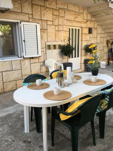 Apartment Marina Komiza