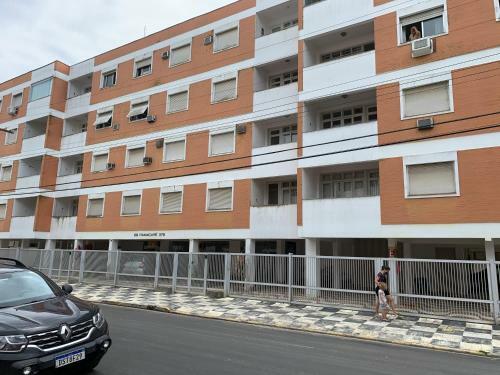Apartamento Enseada Ed. Itamacar�