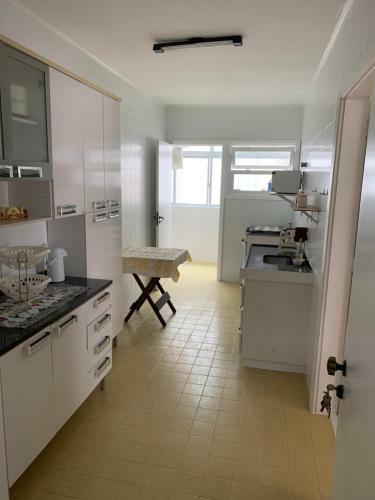 Apartamento Enseada Ed. Itamacar�