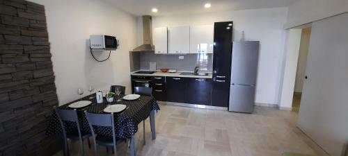 Apartments Suho Komiza