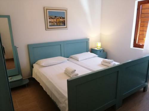 Hostal Apartments Bako Komiza