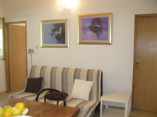 Hostal Apartments Bako Komiza