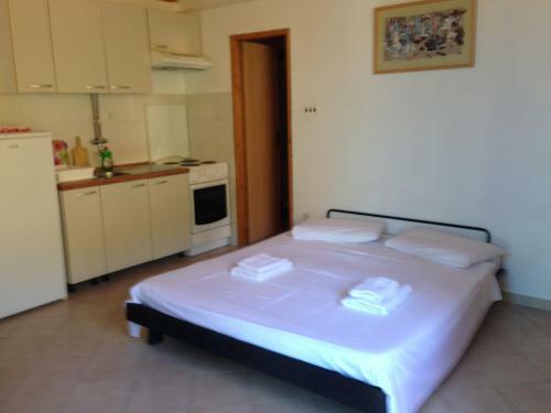 Hostal Apartments Bako Komiza