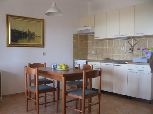 Hostal Apartments Bako Komiza