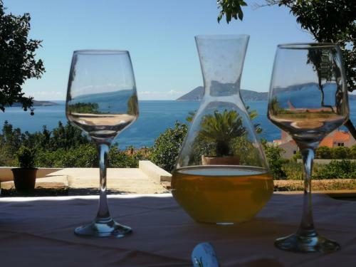 Hostal Apartments Bako Komiza