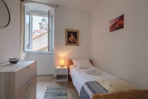 Apartment E?a