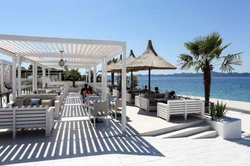 Apartment Overlooking The Sea 360