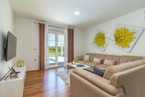 Villa Mario With Private Heated Saltwater Pool
