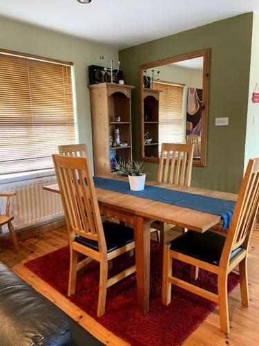 Cosy 3 Bed Cottage With A Indoor Fireplace!