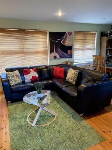 Cosy 3 Bed Cottage With A Indoor Fireplace!