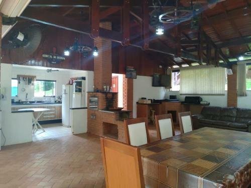 Ch�cara C/ 50 Mil Metros Lago+piscina