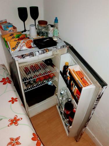 Quarto, Piscina E Garagem