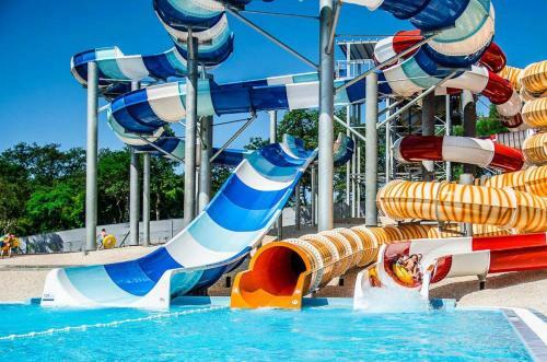 Aqua Family Apartments