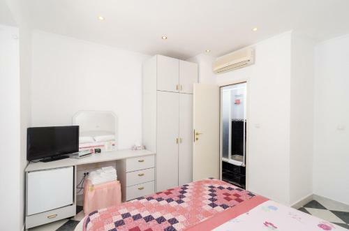 Wisteria Apartment