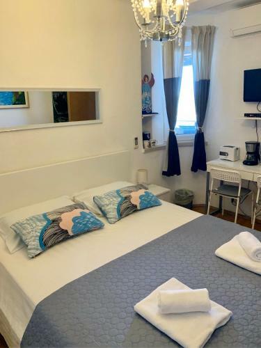 Hostal Apartment And Room Sveti Jakov