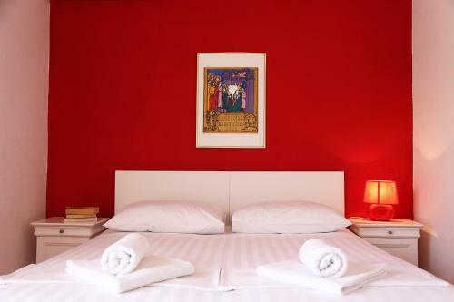 Hostal Tanya-apartments And Rooms