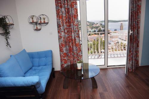 Hostal Tanya-apartments And Rooms
