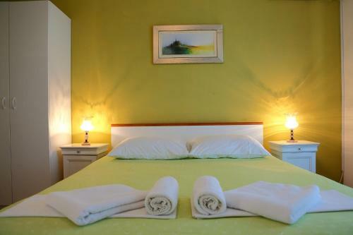 Hostal Tanya-apartments And Rooms