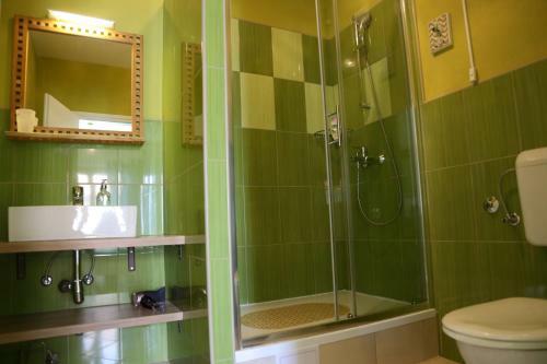 Hostal Tanya-apartments And Rooms