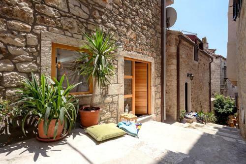 Apartment Cetto-historic Centre