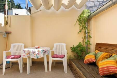 Studio Apartman Eni