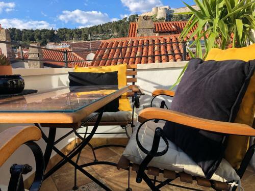 Apartamentos Azamara Old Town Residence