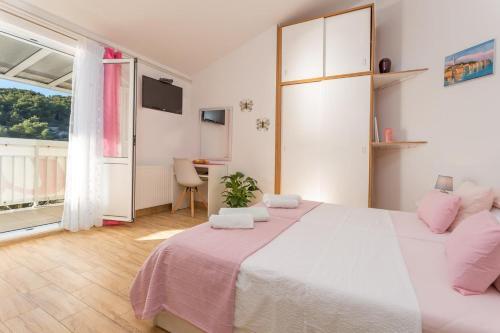 Apartments By The Sea Hvar - 10430