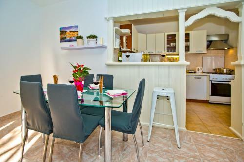 Apartments Ana II