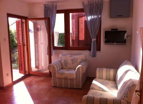 Cosy Apartment With Garden