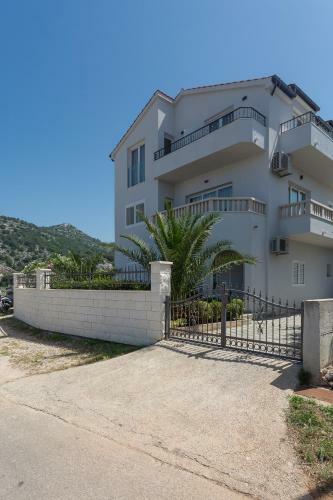 Hostal Hvar Top View Apartments