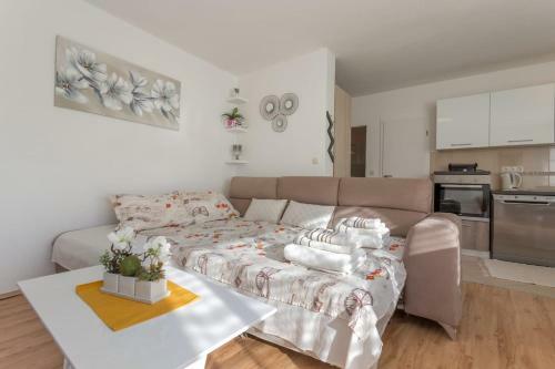 Modern City Center Apartment