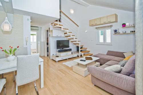 Relaxing Holiday Sunset Apartment