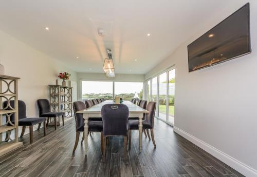 Marina Views, Kinsale, Exquisite Holiday Homes, Sleeps 16
