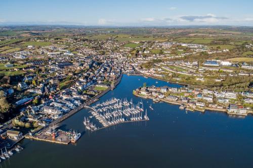 Marina Views, Kinsale, Exquisite Holiday Homes, Sleeps 16