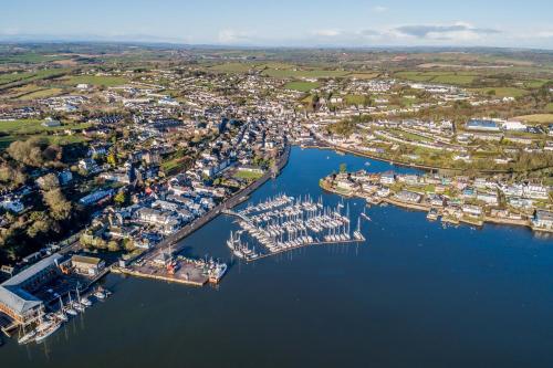 Marina Views, Kinsale, Exquisite Holiday Homes, Sleeps 16