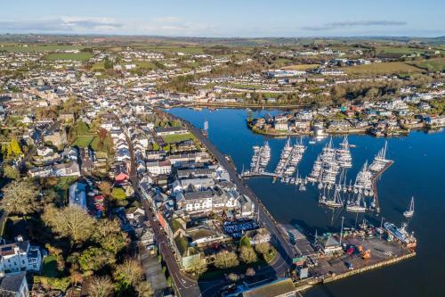 Marina Views, Kinsale, Exquisite Holiday Homes, Sleeps 16