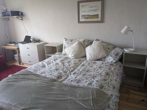 Hostal Downstairs Double Room With Swilly View Shared Large Bathroom