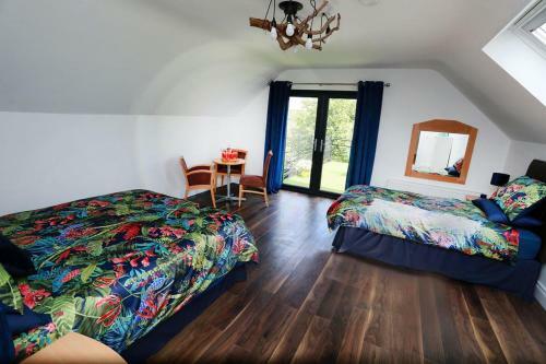 Luxury 6 Bedroom Spiddal Villa, Jacuzzi, Balcony