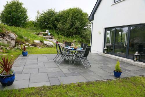 Luxury 6 Bedroom Spiddal Villa, Jacuzzi, Balcony