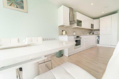 Luxurious Seaside Apartment