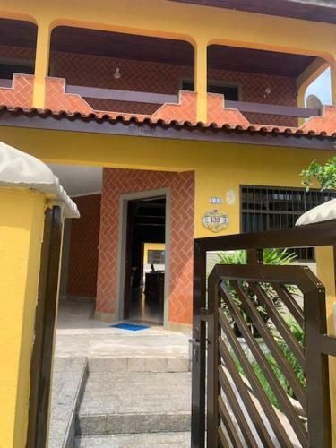 Lindo Sobrado Amarelo -pr�ximo A Praia