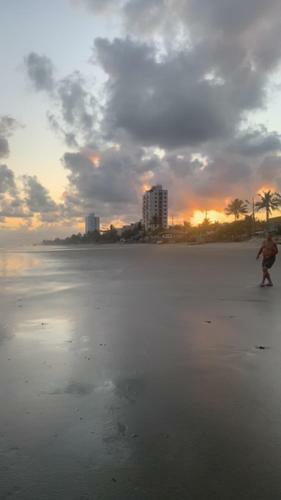 Lindo Sobrado Amarelo -pr�ximo A Praia