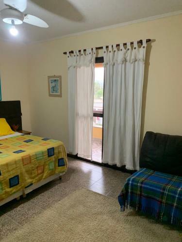 Lindo Sobrado Amarelo -pr�ximo A Praia