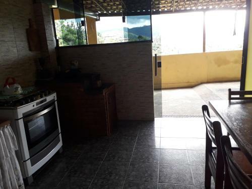 Casa Ampla Com Vista Para As Montanhas