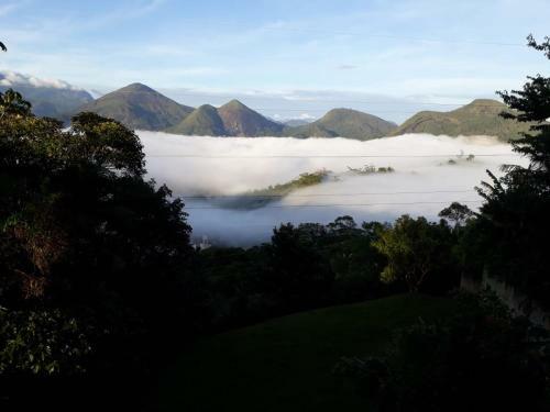 Casa Ampla Com Vista Para As Montanhas