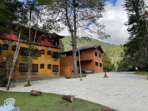Quarto Em Hotel Novo Em Mury/caf� Da Manh� Incluso!