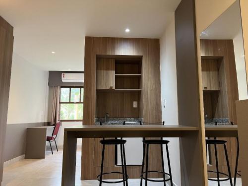 Quarto Em Hotel Novo Em Mury/caf� Da Manh� Incluso!