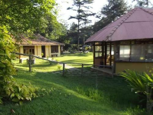 Sitio Com Lago E Piscina