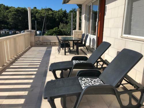 Korcula Seafront Apartments With Private Beach